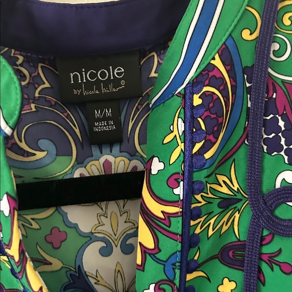 Nicole- Floral Green Sleeveless Blouse, Size M - Picture 2 of 7